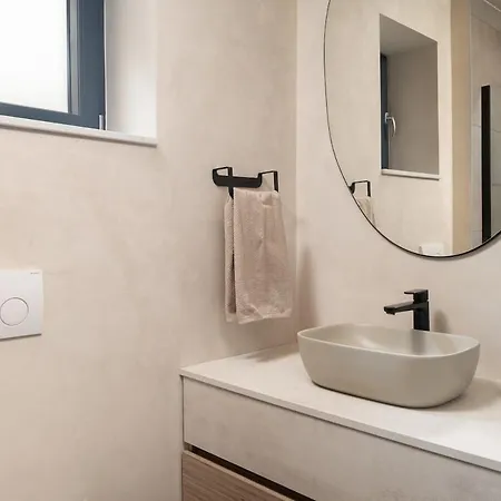 Modern Marija 파코스탄