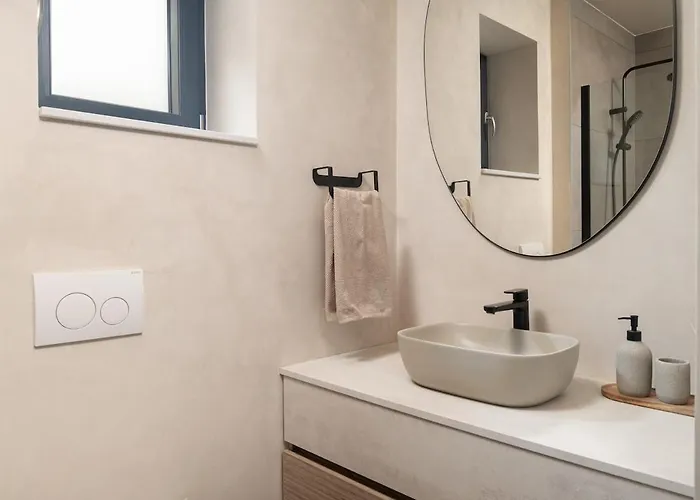 Modern Marija Пакоштане