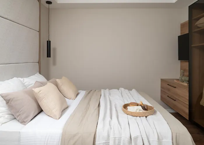 Modern Marija פאקוסטאן